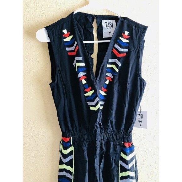 Tasi Malibu ASHLEY Embroidered Plunging Jumpsuit  Size Small Black $99 NGA - Picture 4 of 12